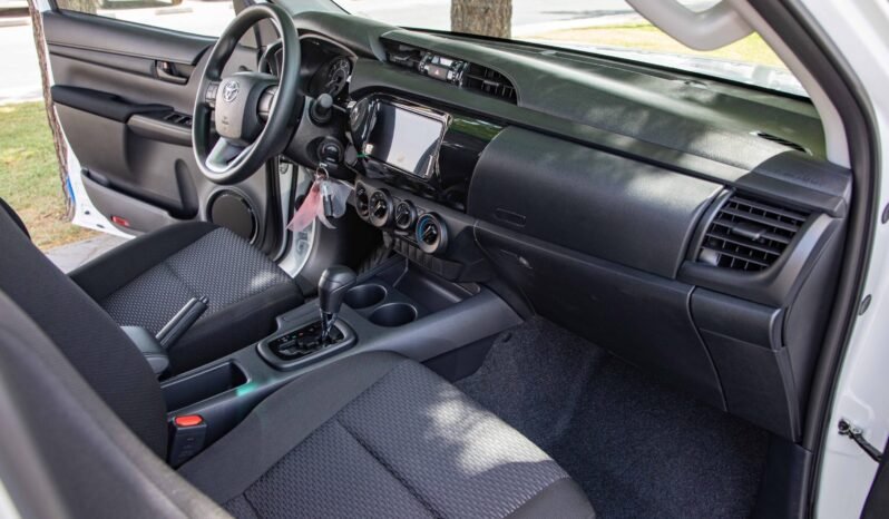 
								2025 Toyota Hilux D/C 4WD DSL DLX-G A/T full									