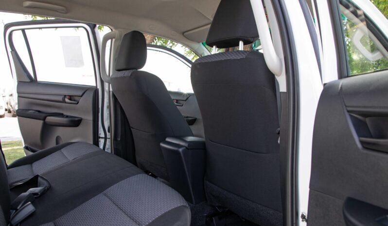 
								2025 Toyota Hilux D/C 4WD DSL DLX-G A/T full									
