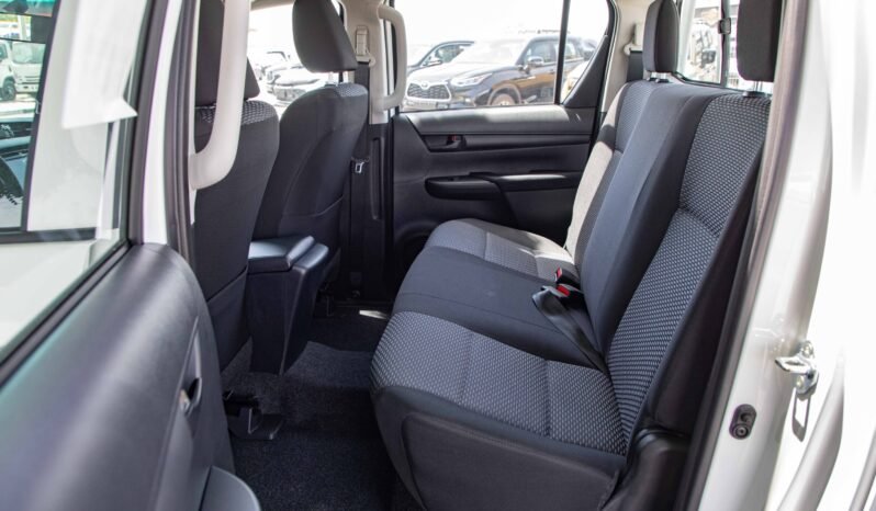 
								2025 Toyota Hilux D/C 4WD DSL DLX-G A/T full									