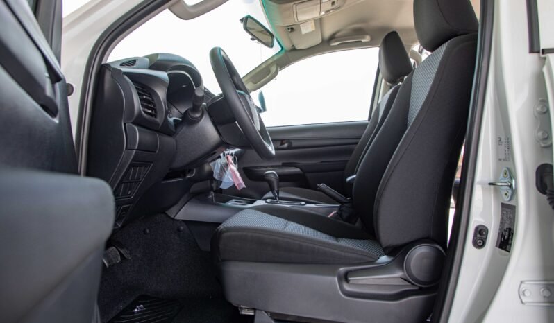 
								2025 Toyota Hilux D/C 4WD DSL DLX-G A/T full									