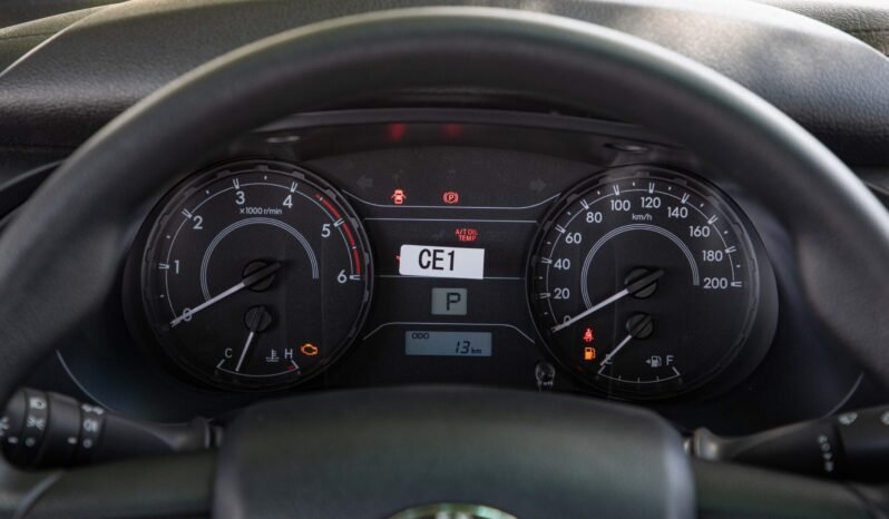 
								2025 Toyota Hilux D/C 4WD DSL DLX-G A/T full									