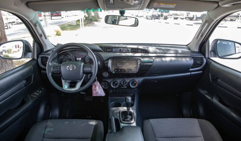
								2025 Toyota Hilux D/C 4WD DSL DLX-G A/T full									