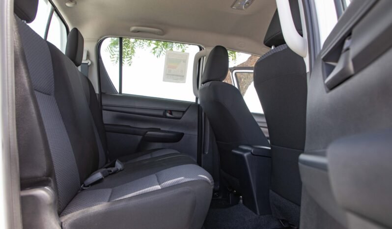 
								2025 Toyota Hilux D/C 4WD DSL DLX-G A/T full									