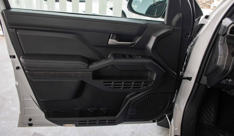 
								2024 Toyota Tacoma Limited 4WD Hybrid full									