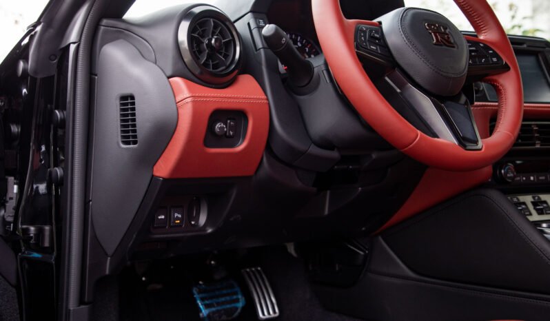 
								2024 Nissan G-TR AWD Premium Final Edition full									
