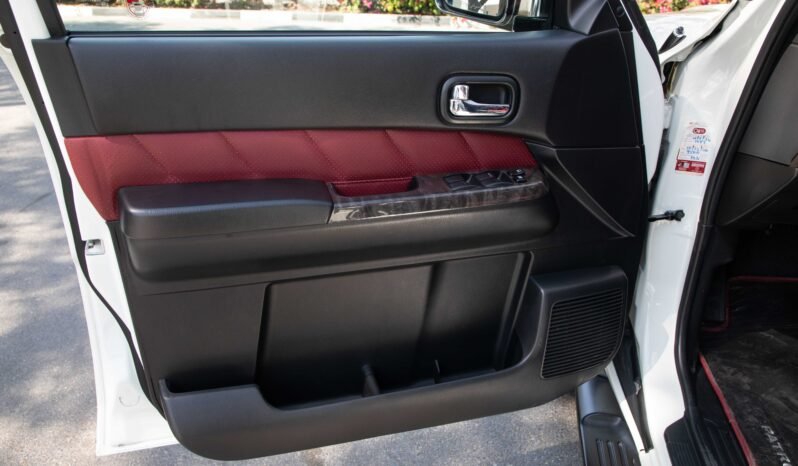 
								2024 Nissan Patrol Super Safari Final Edition 4WD full									