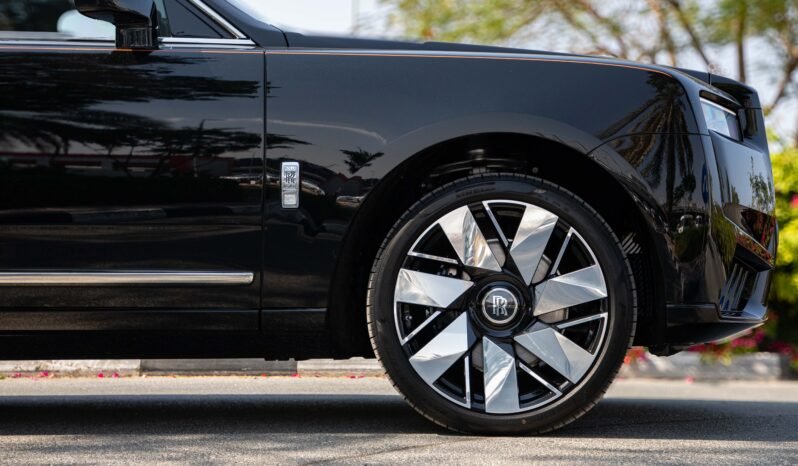
								2025 Rolls Royce Cullinan full									