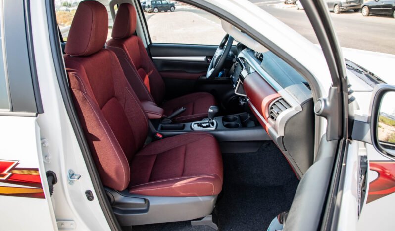 
								Toyota Hilux DC 4WD 2.7 GLXS V1 AT GASOLINE PUSH START full									