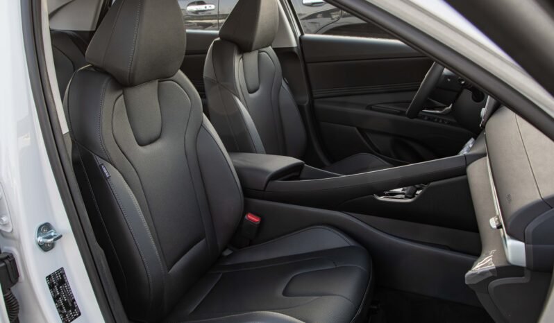 
								HYUNDAI ELANTRA full									
