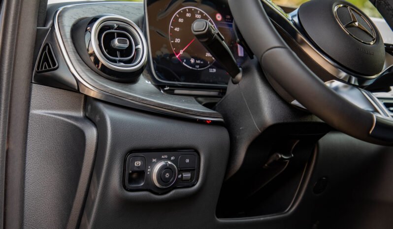 
								2025 Mercedes-Benz V300 Avantgarde+ 8Seat full									