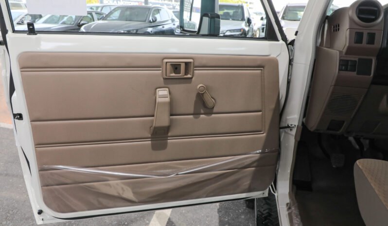 
								2025 Toyota Land Cruiser 70 78 2.8L T/DSL-E full									