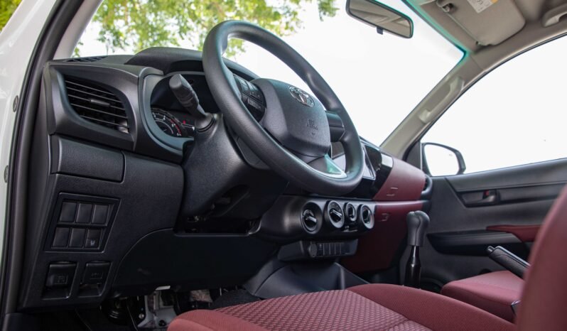 
								2025 Toyota Hilux D/C 4WD DSL DLX-G A/T full									