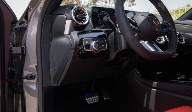 
								2025 Mercedes-Benz A200 Sedan full									