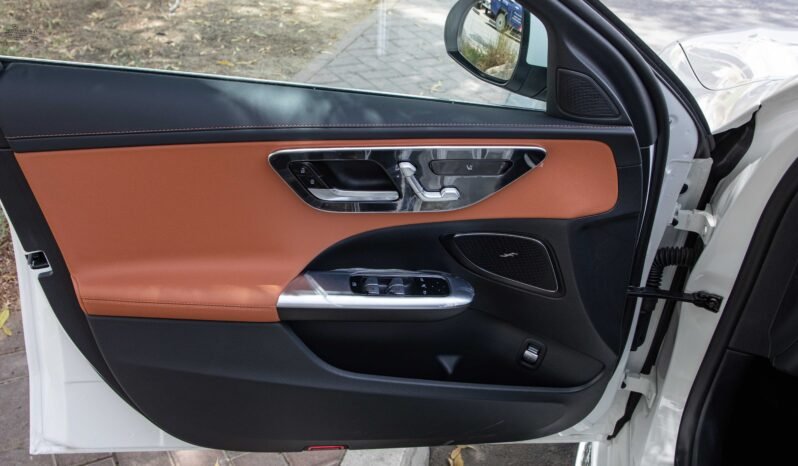 
								2025 Mercedes-Benz C200 full									