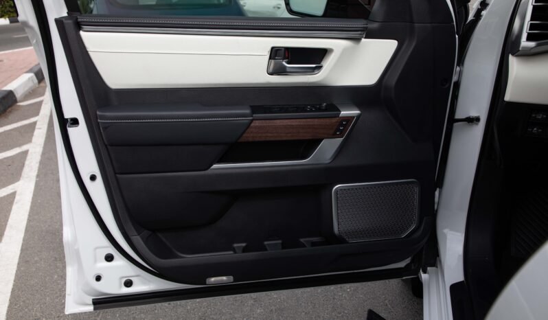 
								2025 Toyota Sequoia Capstone 4WD 7 Seaters full									