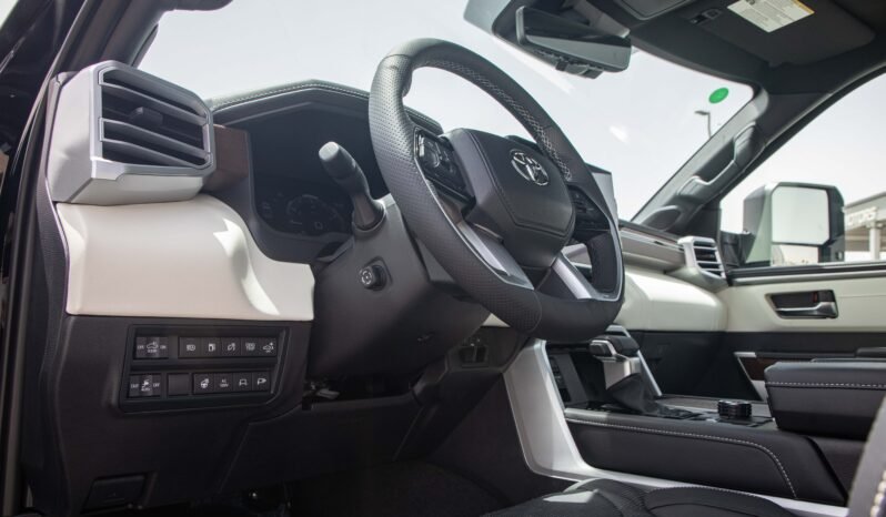 
								2025 Toyota Tundra Capstone 4WD Hybrid full									