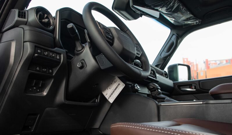 
								2025 Toyota Land Cruiser Premium Hybrid I-Force Max full									