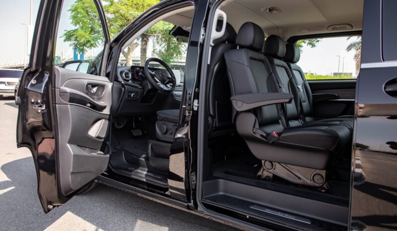
								2025 Mercedes-Benz V300 Avantgarde+ 8Seat full									