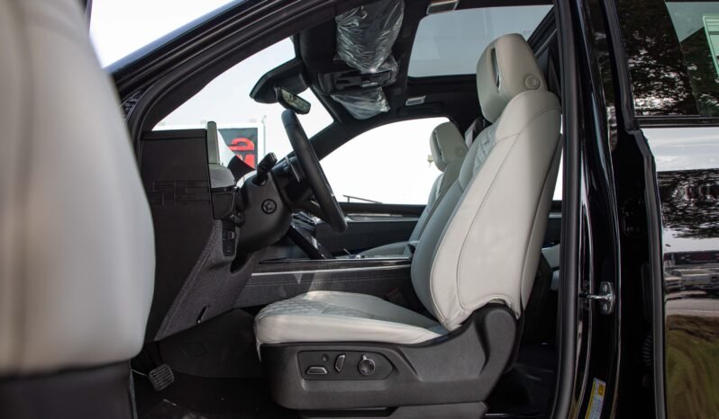 
								Cadillac Escalade V-SERIES full									