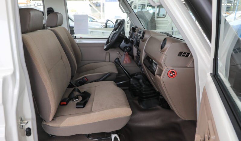 
								2025 Toyota Land Cruiser 70 78 2.8L T/DSL-E full									