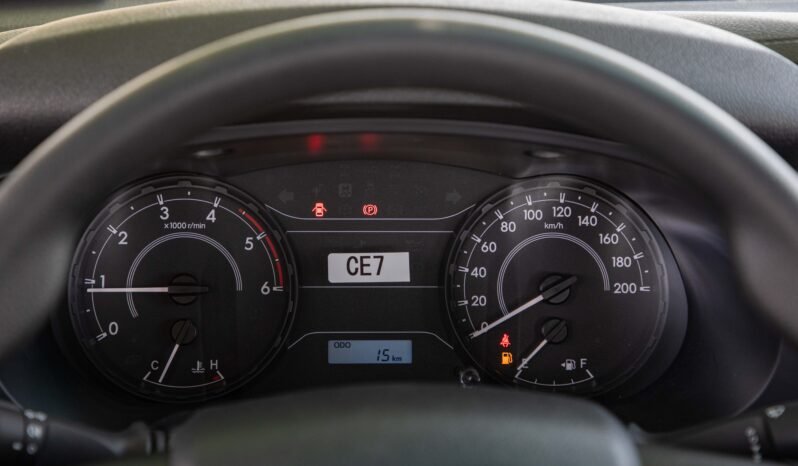 
								2025 Toyota Hilux D/C 4WD DSL DLX-G A/T full									