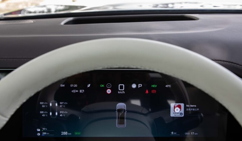 
								2025 Denza N9 2.0T Premium Plugin Hybrid 6Seater full									