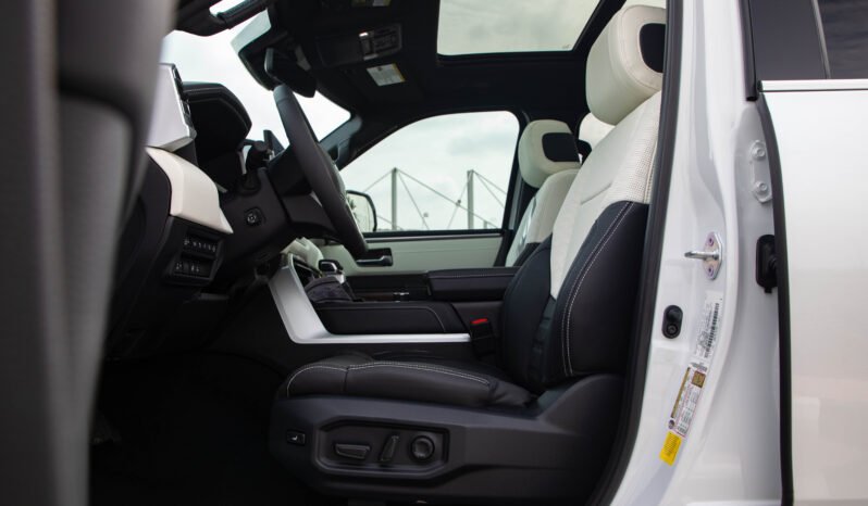 
								2025 Toyota Sequoia Capstone 4WD 7 Seaters full									