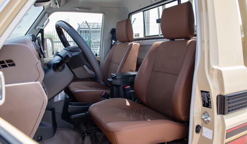 
								2025 Toyota LC79 LX Z1 AT 4WD SC 2-Doors full									