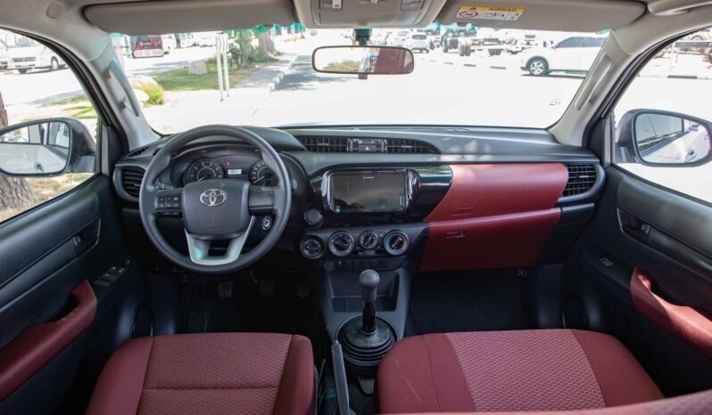 
								2025 Toyota Hilux D/C 4WD DSL DLX-G A/T full									