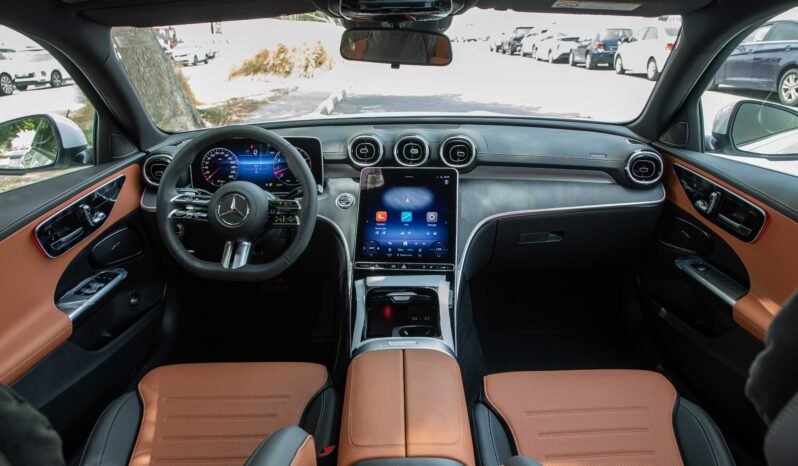
								2025 Mercedes-Benz C200 full									