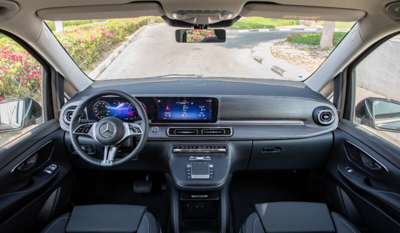 
								2025 Mercedes-Benz V300 Avantgarde+ 8Seat full									