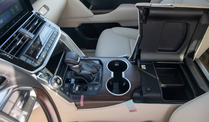 
								2025 Toyota Land Cruiser LC300 3.3 TT DSL GXR LIMITED full									