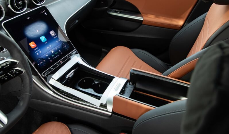 
								2025 Mercedes-Benz C200 full									