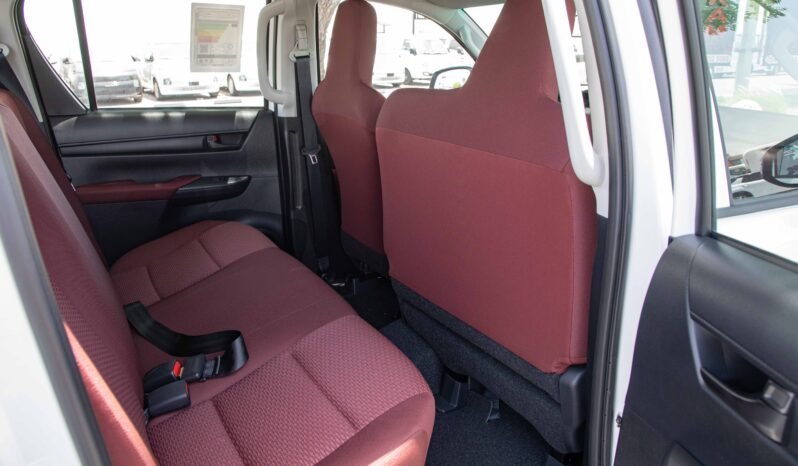 
								2025 Toyota Hilux D/C 4WD DSL DLX-G A/T full									