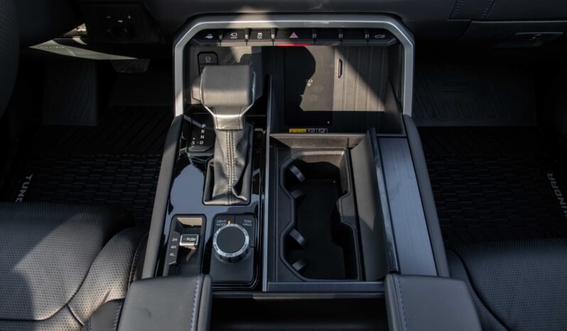 
								2025 Toyota Tundra Platinum 4WD full									