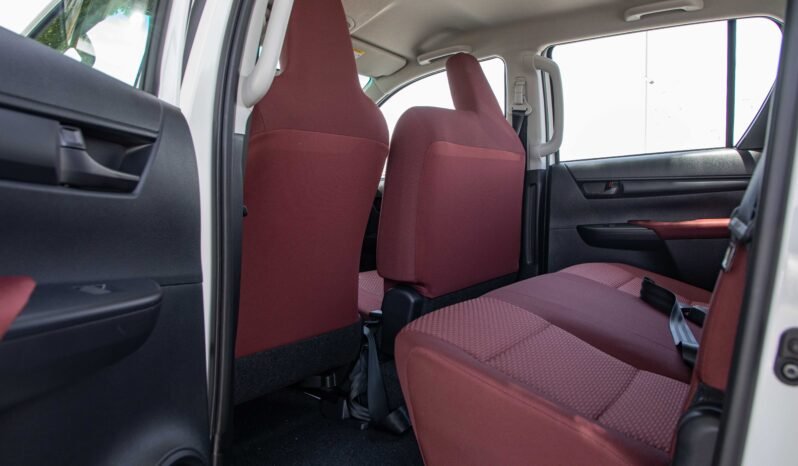 
								2025 Toyota Hilux D/C 4WD DSL DLX-G A/T full									