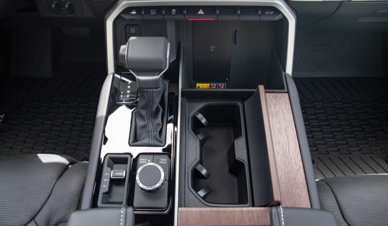 
								2025 Toyota Tundra Capstone 4WD Hybrid full									