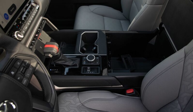 
								2025 Toyota Tundra Limited TRD Off Road full									
