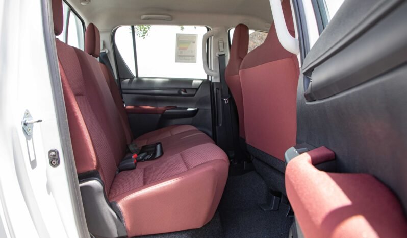 
								2025 Toyota Hilux D/C 4WD DSL DLX-G A/T full									