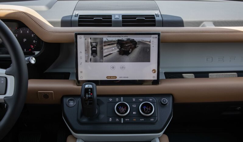 
								2025 LAND ROVER DEFENDER X-DYNAMIC SE full									