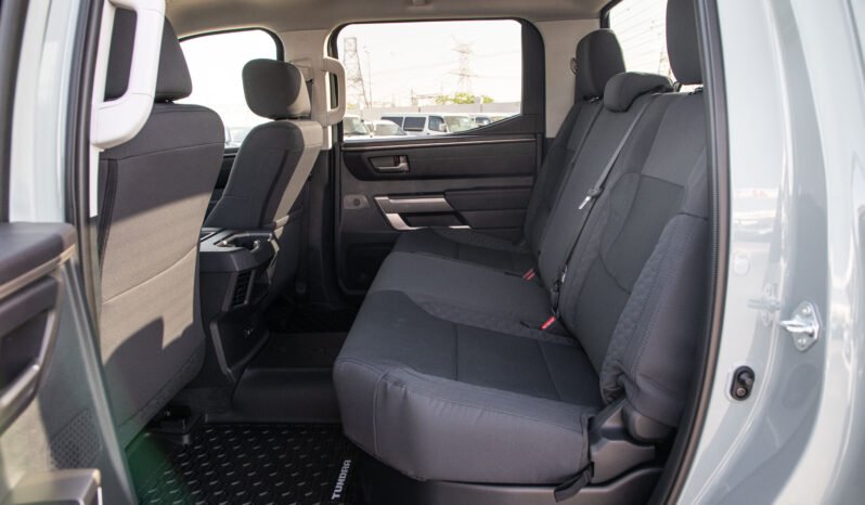
								2025 Toyota Tundra 4WD SR5 TRD Offroad CrewMax full									