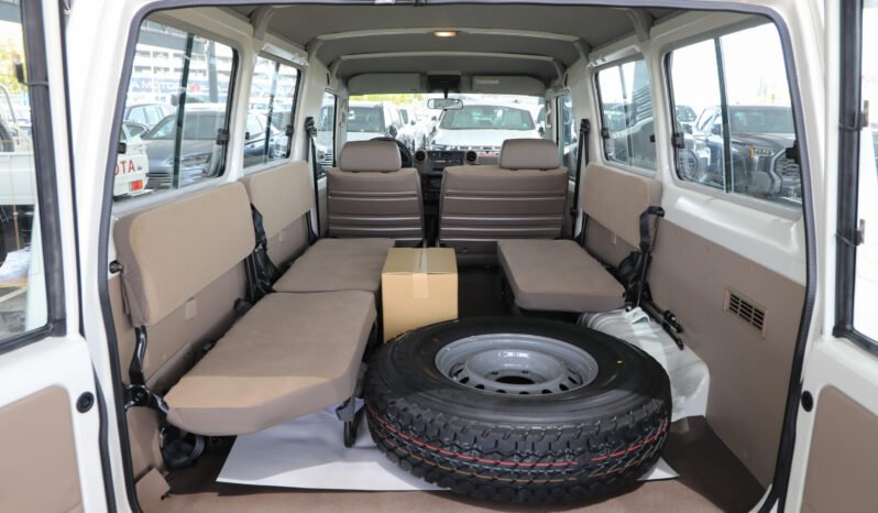 
								2025 Toyota Land Cruiser 70 78 2.8L T/DSL-E full									