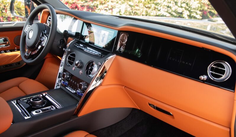 
								2025 Rolls Royce Cullinan full									