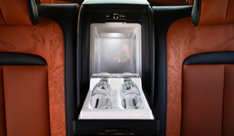 
								2025 Rolls Royce Cullinan full									
