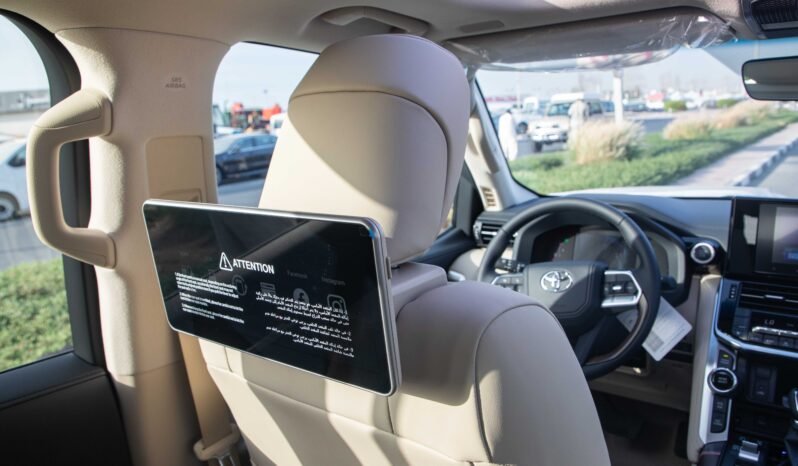 
								2025 Toyota Land Cruiser LC300 3.3 TT DSL GXR LIMITED full									