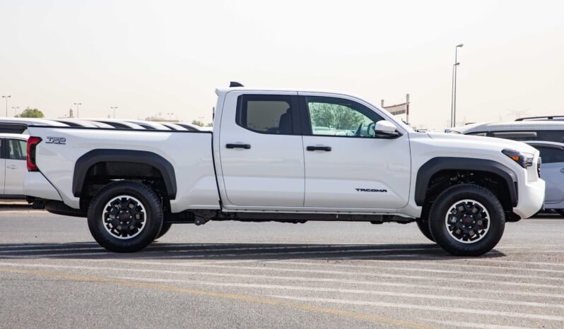 
								2024 Toyota Tacoma TRD Off-Road 4WD full									