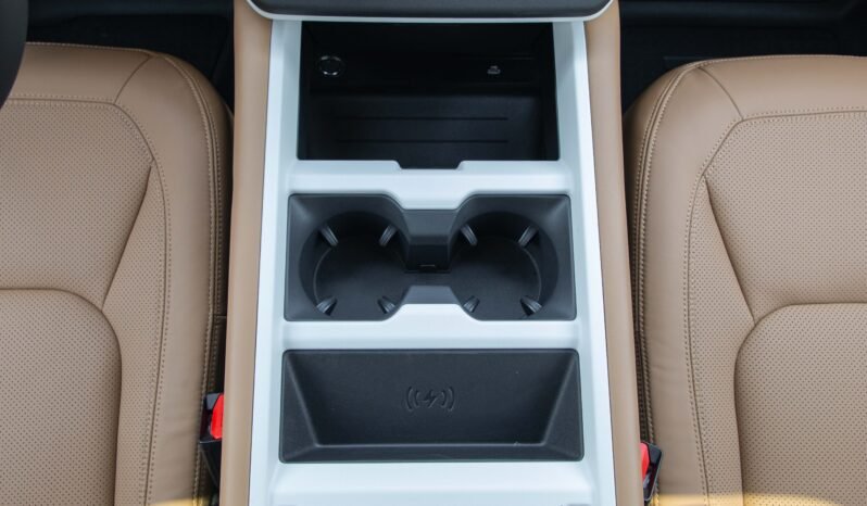 
								2025 LAND ROVER DEFENDER X-DYNAMIC SE full									