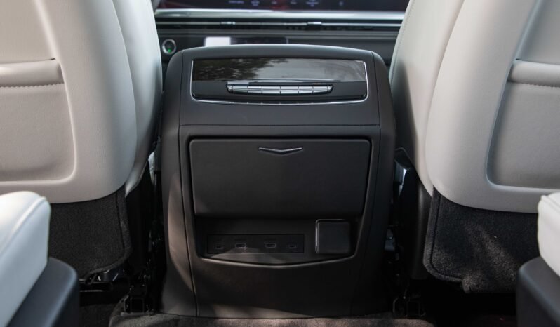 
								Cadillac Escalade V-SERIES full									