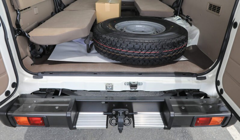 
								2025 Toyota Land Cruiser 70 78 2.8L T/DSL-E full									