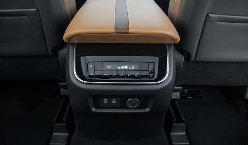 
								2025 NISSAN PATROL 3.8L PLATINUM SE A/T P full									